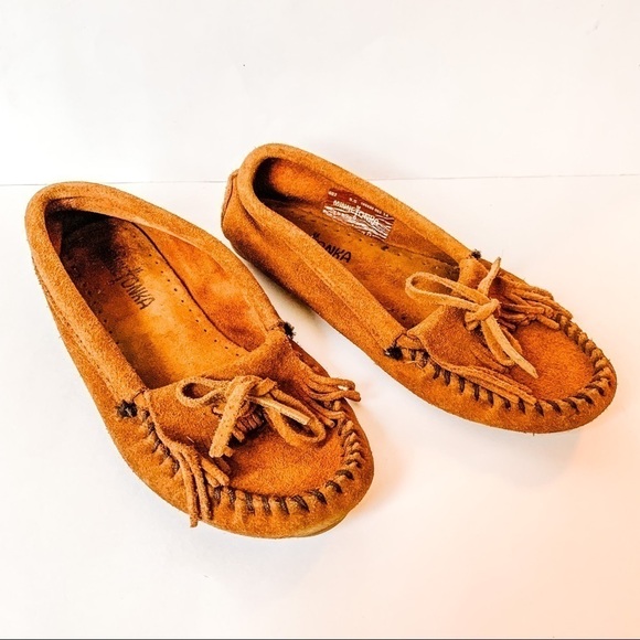 MINNETONKA Suede Fringe Slip On Moccasins SZ 5.5 - Picture 1 of 9